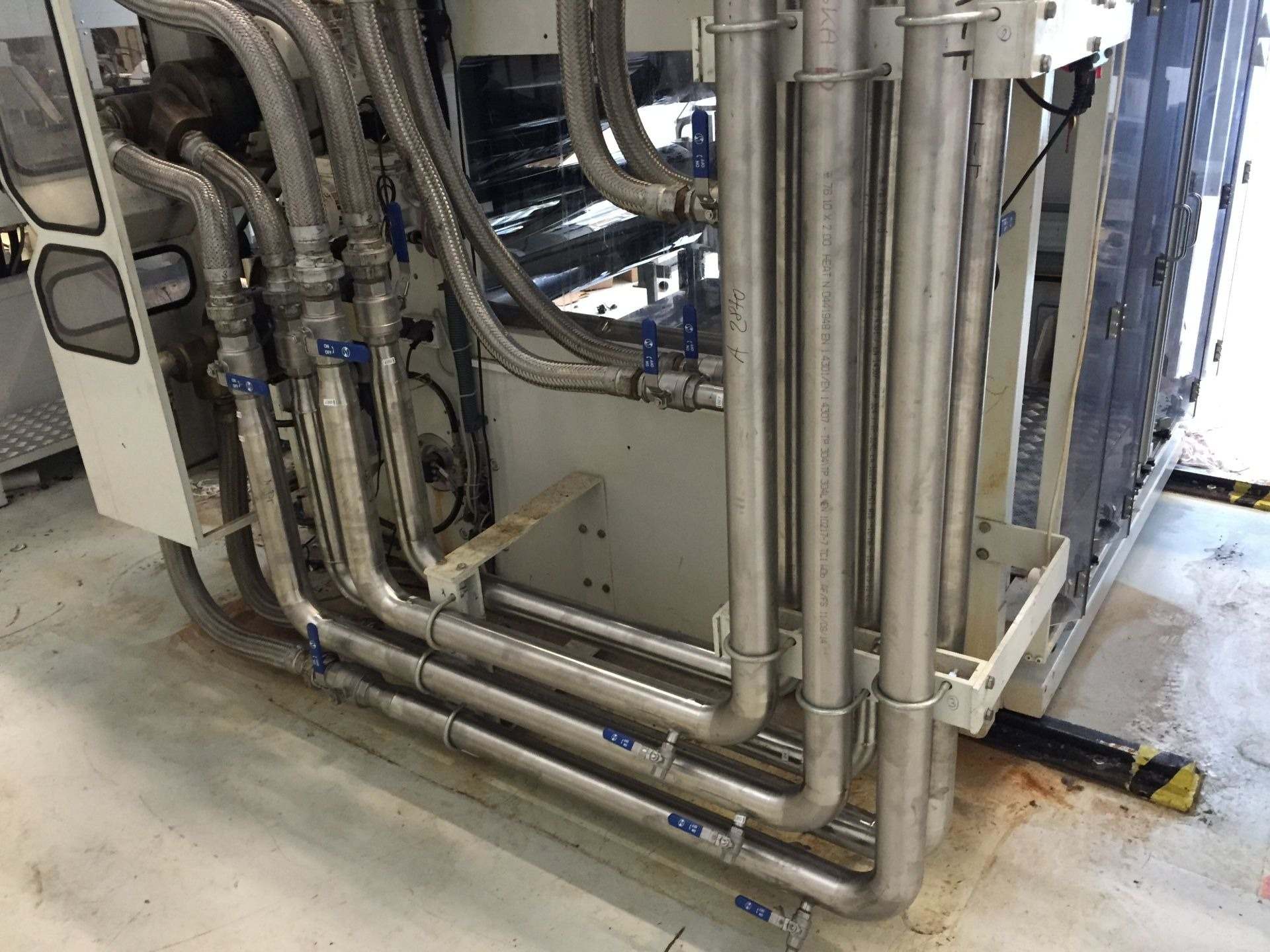 Nerezové potrubní rozvody u výrobní linky – Faerch Plast Liberec